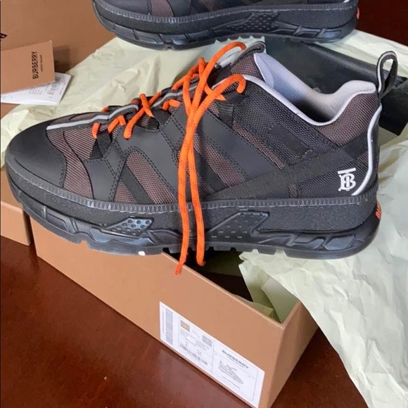 BURBERRY LOW TOP SNEAKERS BLACK & BROWN SIZE 9us BRAND NEW - Picture 4 of 9